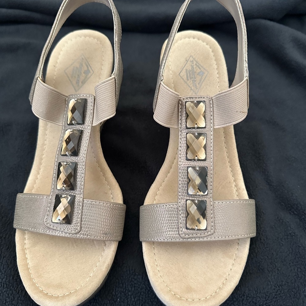 Elegant Beige Women's Sandals